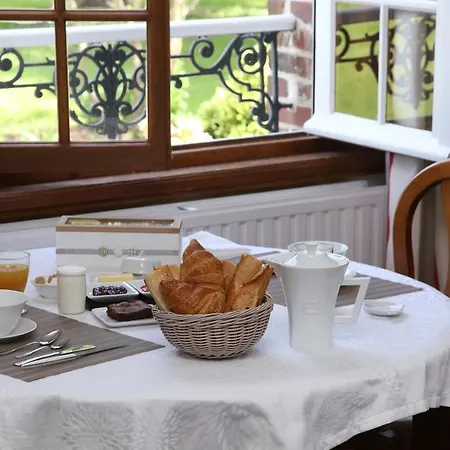 Nocleg ze śniadaniem Manoir Le Mesnil 3*